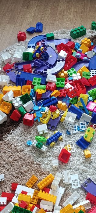Продам пластиковий конструктор великий мішок деталей