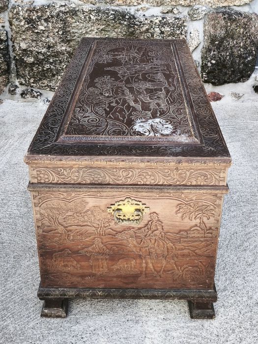 Arca de madeira antiga
