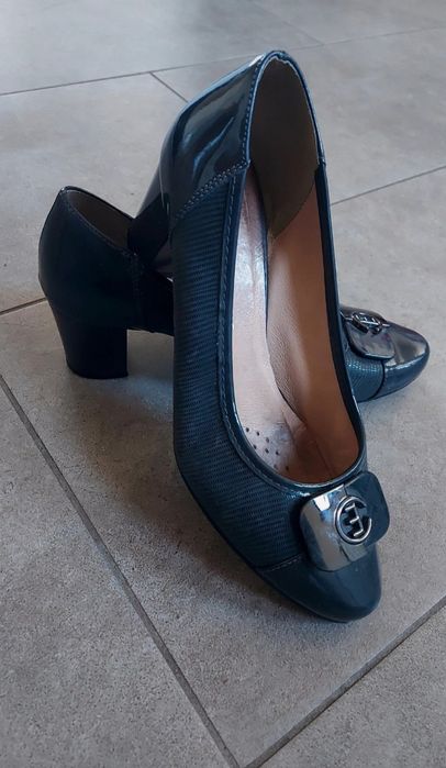 Buty kolor stalowy szary.