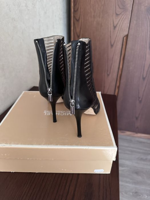 Продам стильні жіночі ботильйони Michael Kors Odelia Bootie.