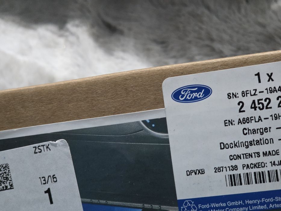 Vendo ou troco kit Original Ford para carregar telemóveis
