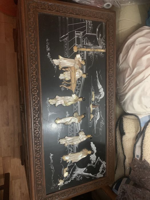 Baú com figuras chinesas