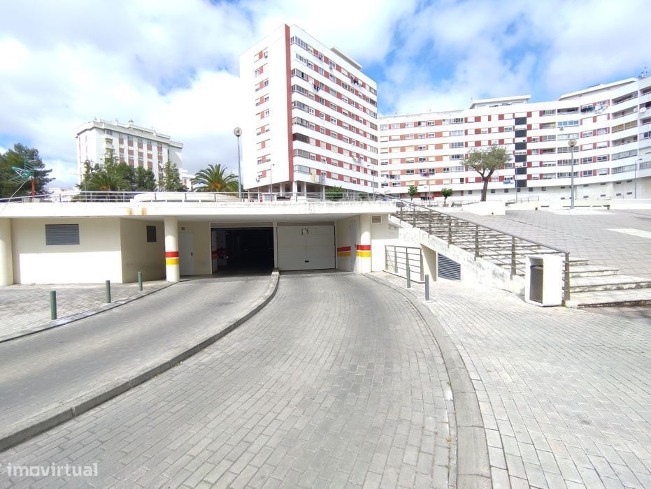 Garagem-Box na Póvoa de Santa Iria