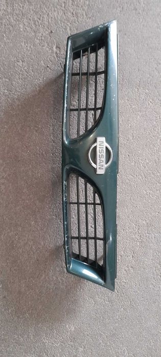 Grelha frontal Nissan Almera 1.4 GX