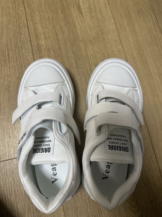 Кеди жіночі.