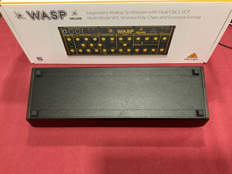 Behringer WASP Deluxe: sintetizador analógico impecável (na caixa) - RESERVADO