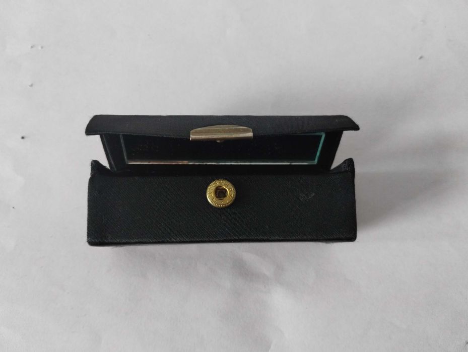 Etui na szminkę z lusterkiem