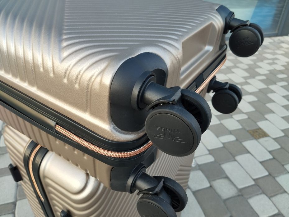 Чемодан Wings WN01 молочна валіза