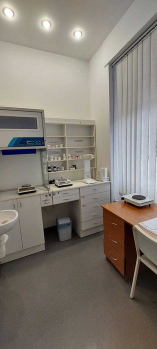 Meble apteczne – kompletne wyposażenie apteki / szuflady / regały / lady