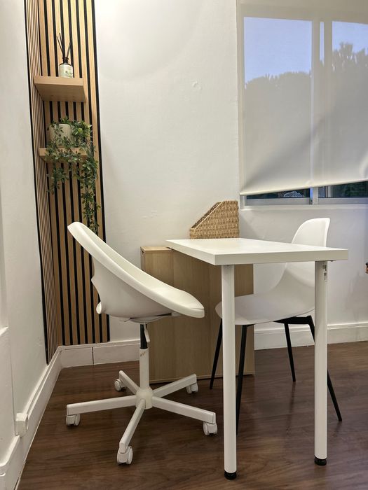 Alugo mesa para manicure