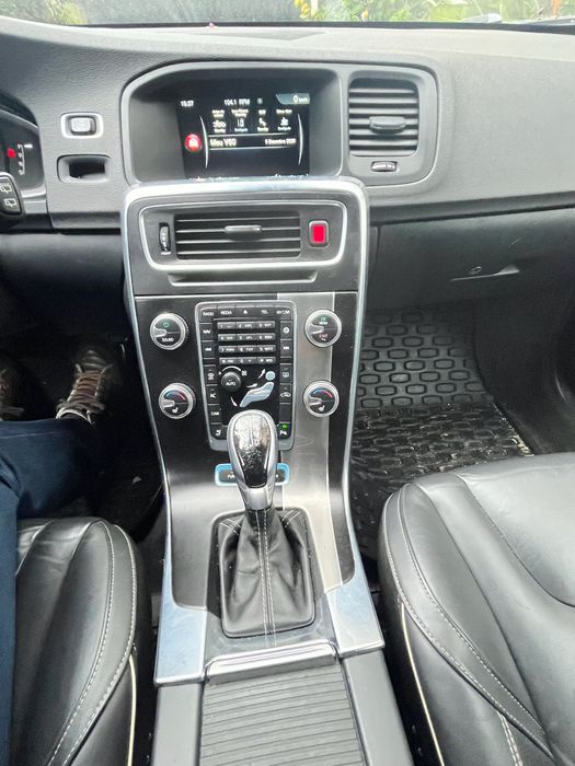 Volvo V60 R disigne Plugin 2014