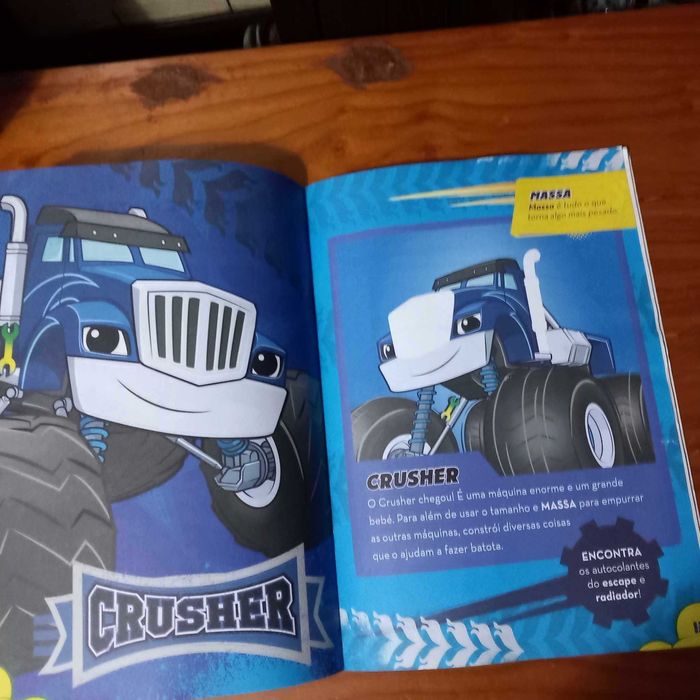 Blaze e as Monster Machines com 75 autocolantes 20% desconto NOVO