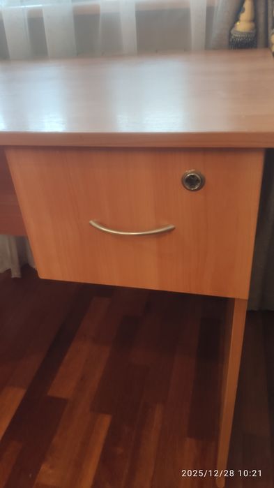 Письмовий стіл (писменный стол)