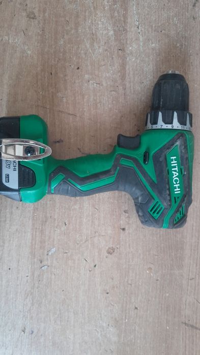 Wkrętarka Hitachi nie reaguje na baterie
