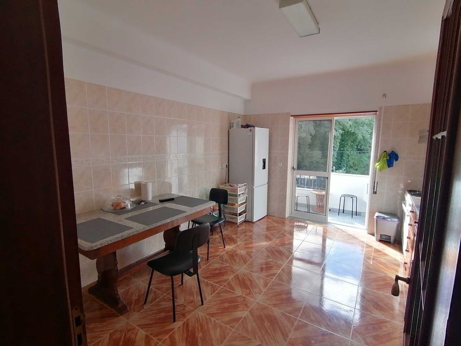 Vende-se apartamento apartamento T2 com boa restauraçao recente.