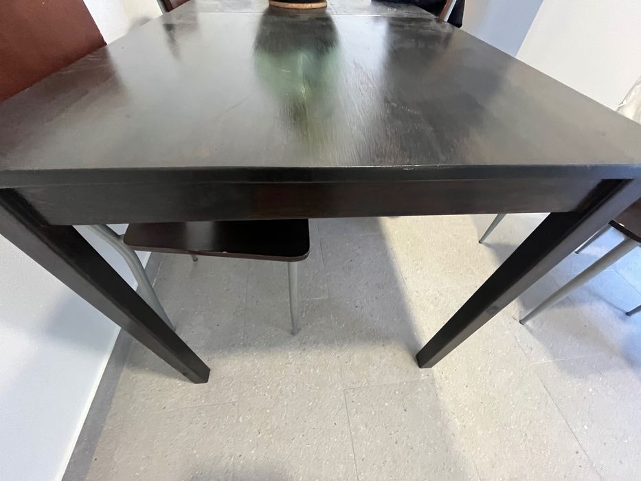 Mesas em pinho em boa condicao