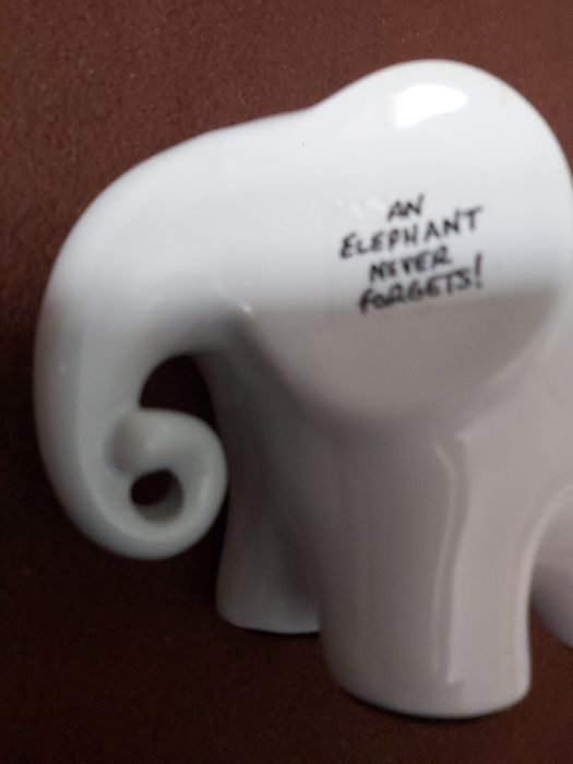 Słoń  figurka z porcelany