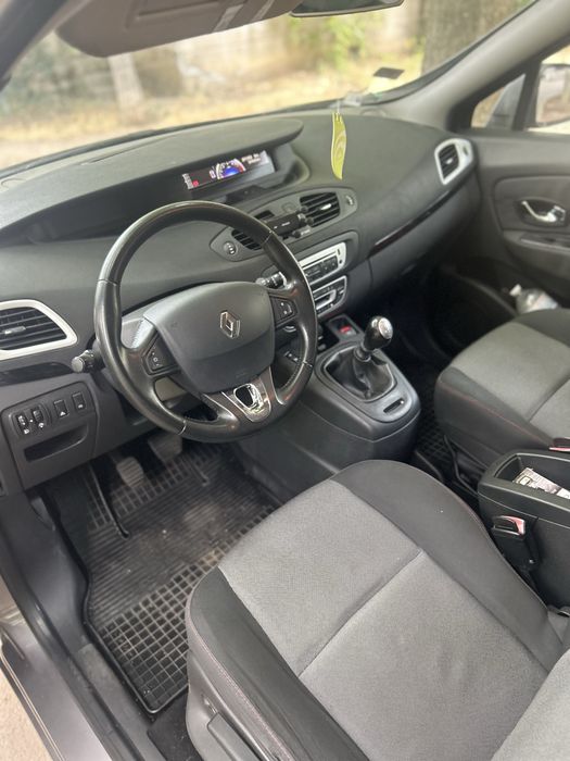 Продаж Renault scenic 2012 рік