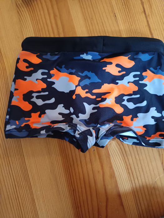 Dwie pary kąpielówek Reserved i lupilu rozm 98/104