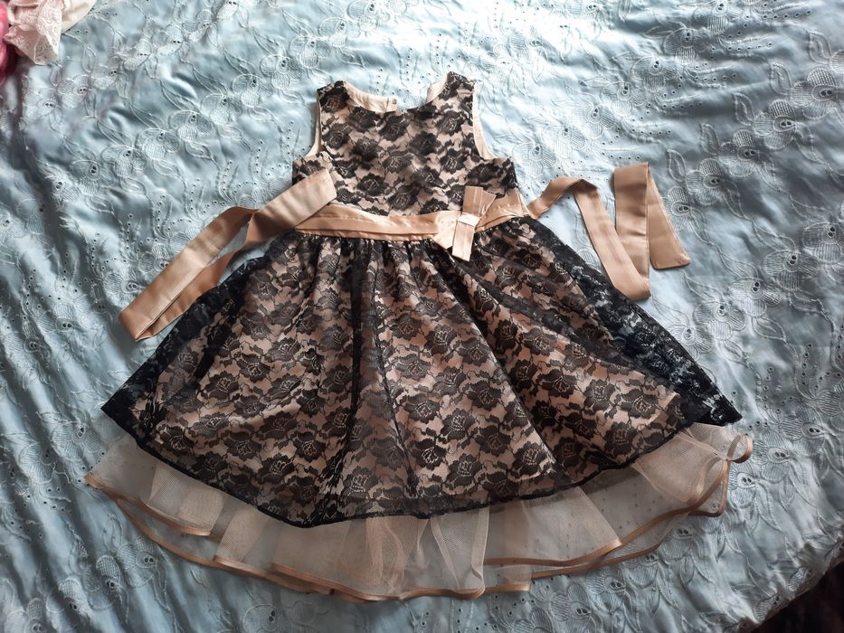 Плаття сукня  на дівчинку на випусквік 5-7років