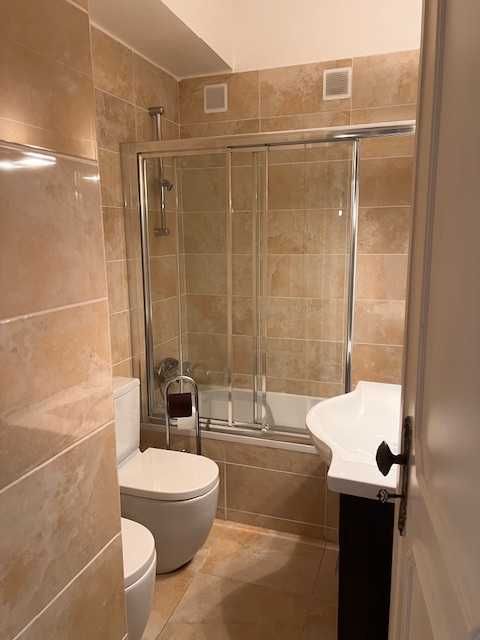 Quarto em apartamento luminoso em zona tranquila