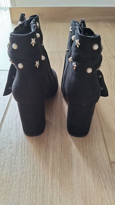 Vendo botas pretas tamanho 37