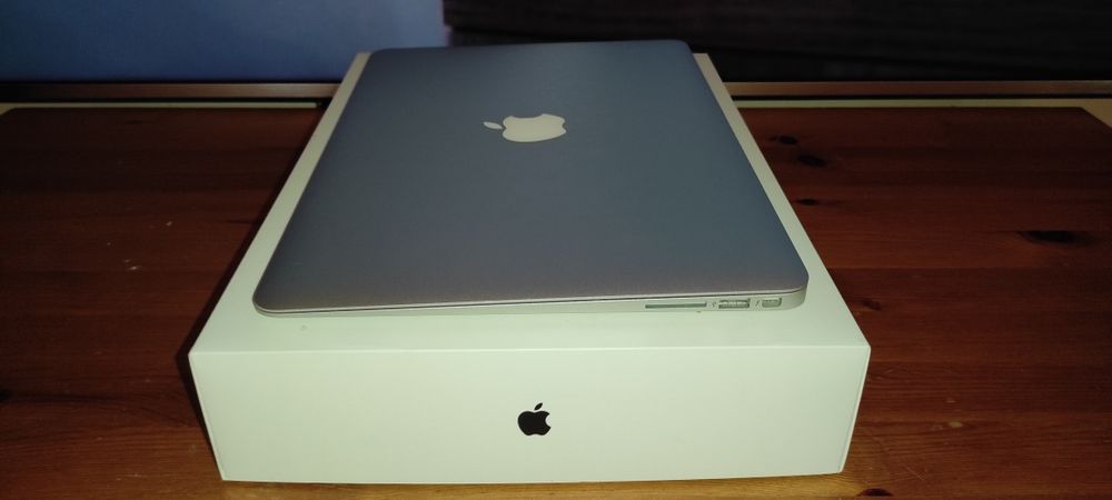 Apple MacBook Air i5 13" / 8GB / 128GB / JAK NOWY / 52 cykle ładowania