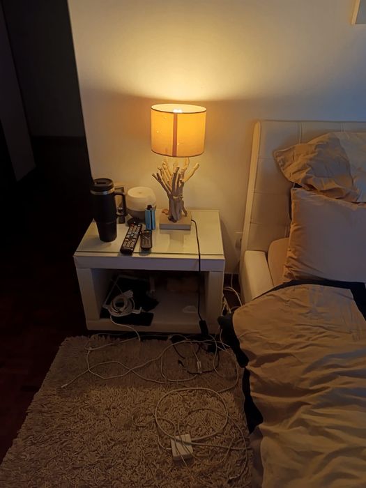 Cama de  Casal e duas Mesas de Cabeceira