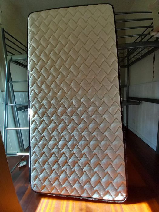 Cama( beliche) bom estado