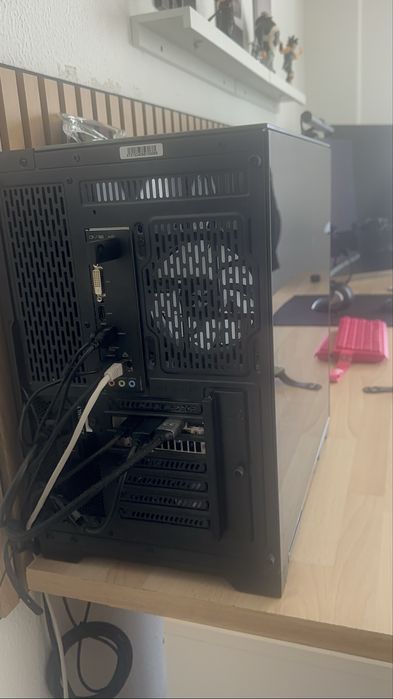 PC GAMER HIGH-END | Ryzen 9 5950X | RTX 5060 Ti 16GB | 32GB RAM | WATER COOLER 360MM + LCD