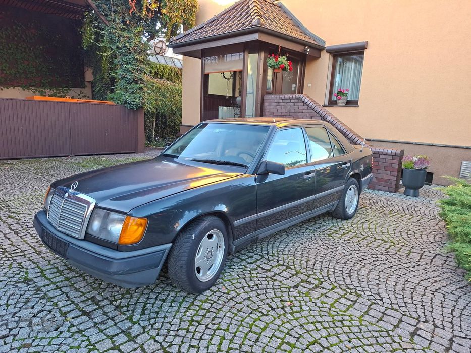 Mercedes-Benz W124
