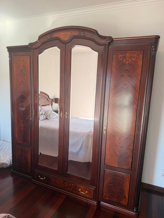 Quarto de Casal Completo em Madeira Nobre
