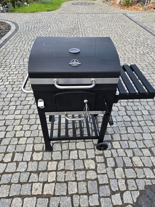 Duży grill ogrodowy