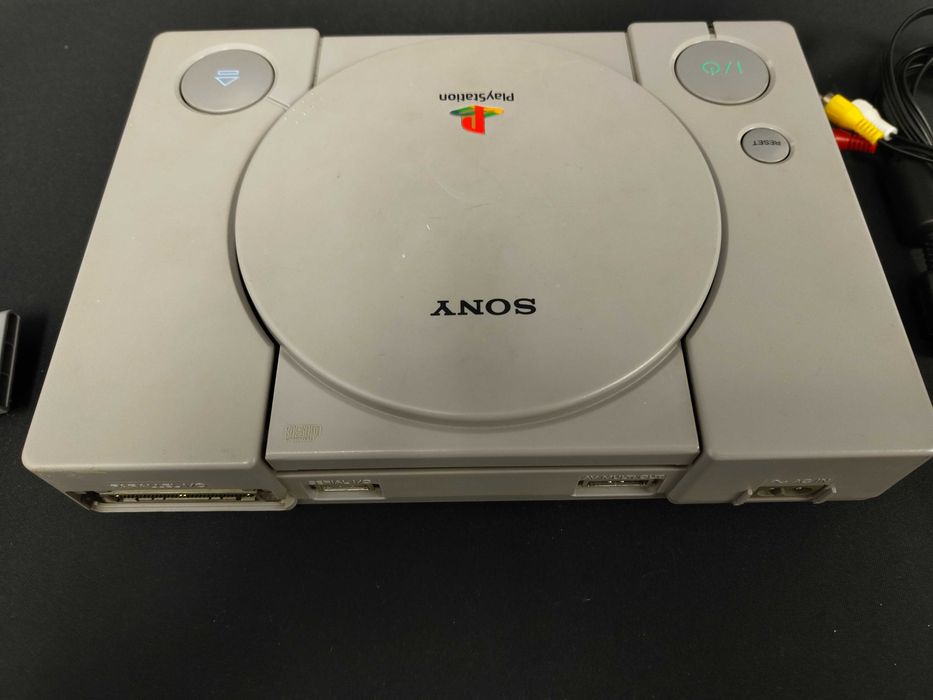 Konsola Sony PS1 z okablowaniem padem i kartą pamięci
