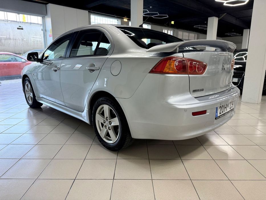 Mitsubishi Lancer 1.5 Invite