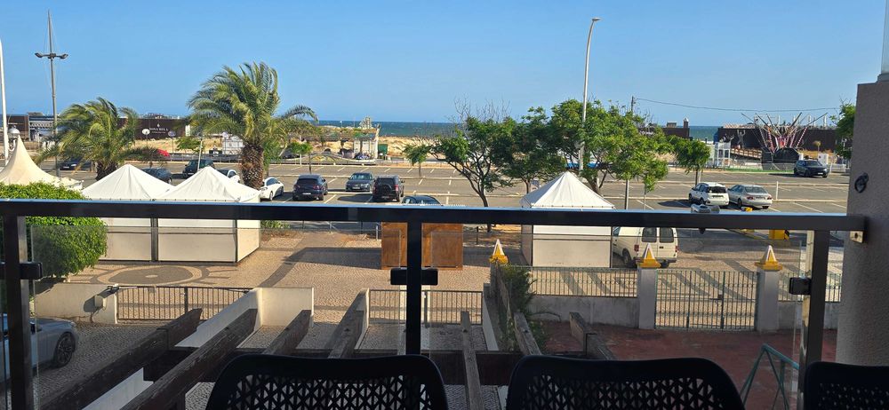 Apartamento T2+1  na Av Pedonal em frente à praia