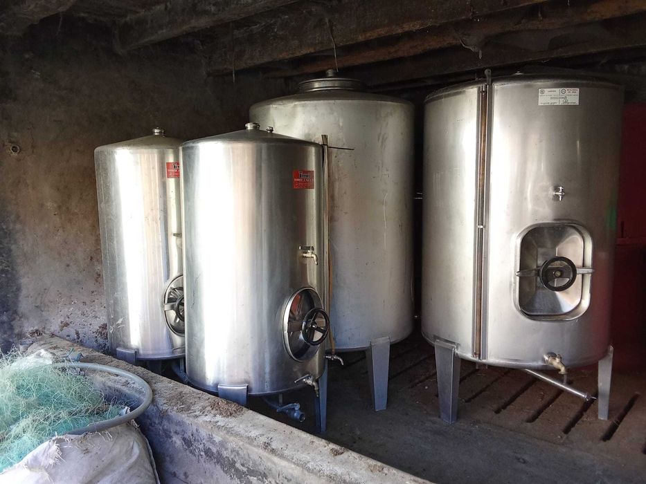 Cubos de inox de vinho