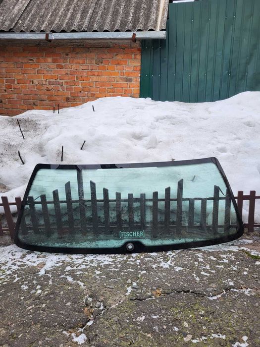 Продам заднє скло гольф 4