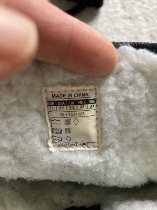 Botas Neve e 2 pares luvas CRIANÇA