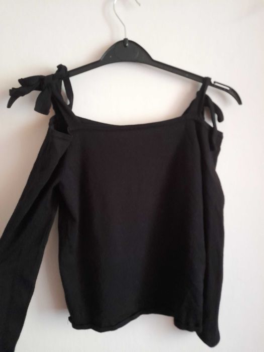 Bluzka z wiązanymi ramiączkami