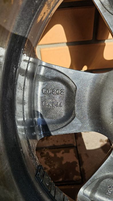 Комплект дисків з зимовою гумою 215 55 16. 5×114.3 7j et40.