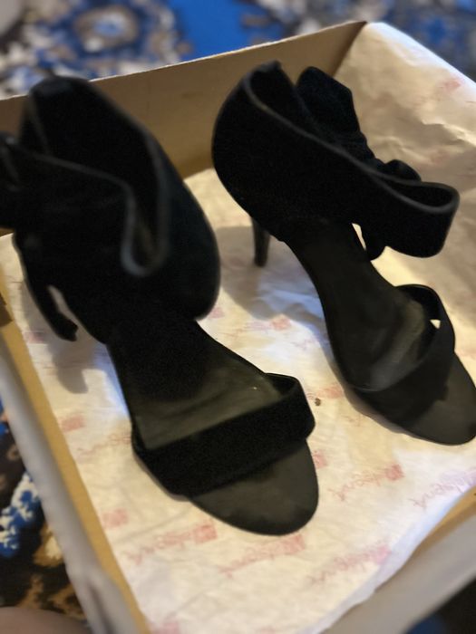 Віддам взуття підбори/танкетка 38 р