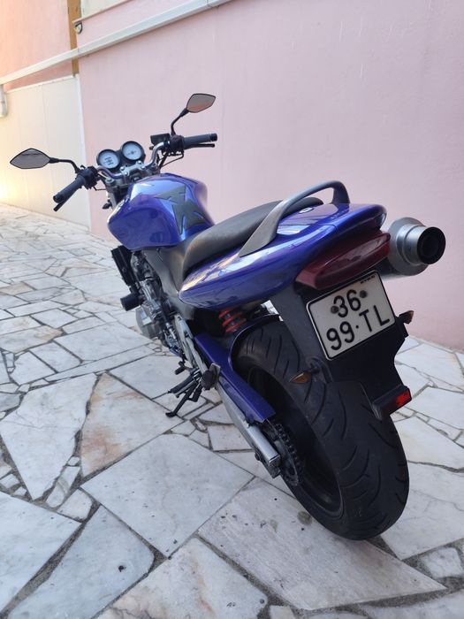 Honda Hornet 600 versão roda 17