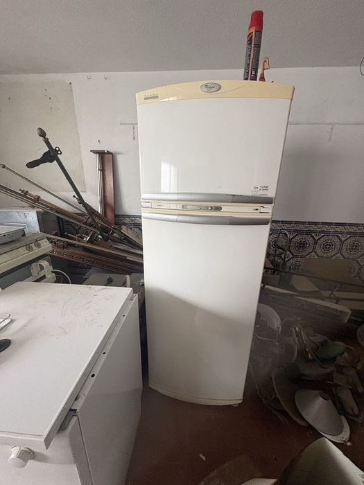 Faço recolha Sucatas entulho limpezas ligue