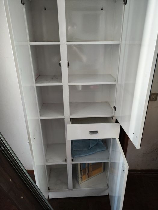 Armario de casa de banho com espelho