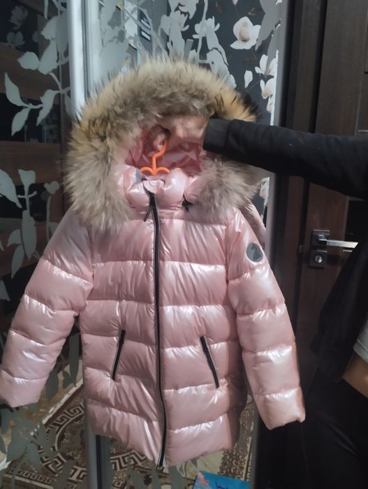 Продам дитячу дуже красиву зимову курточку