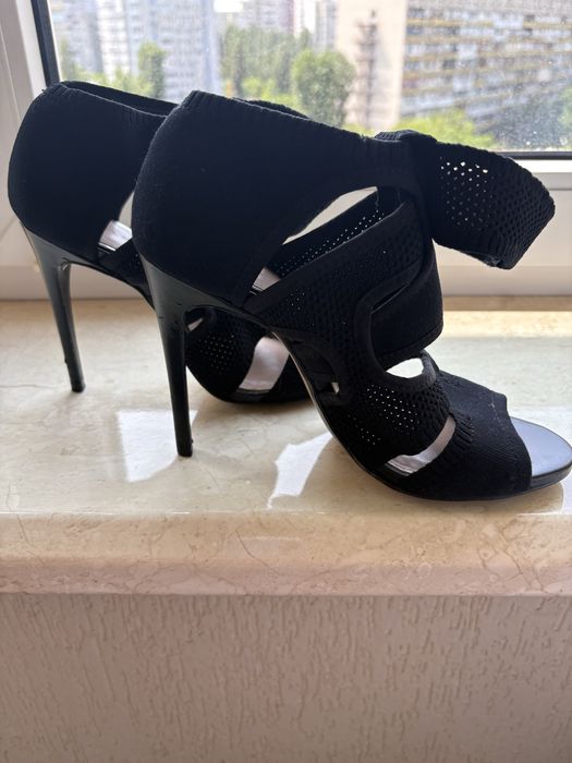 Продам жіночи  босоніжки Zara