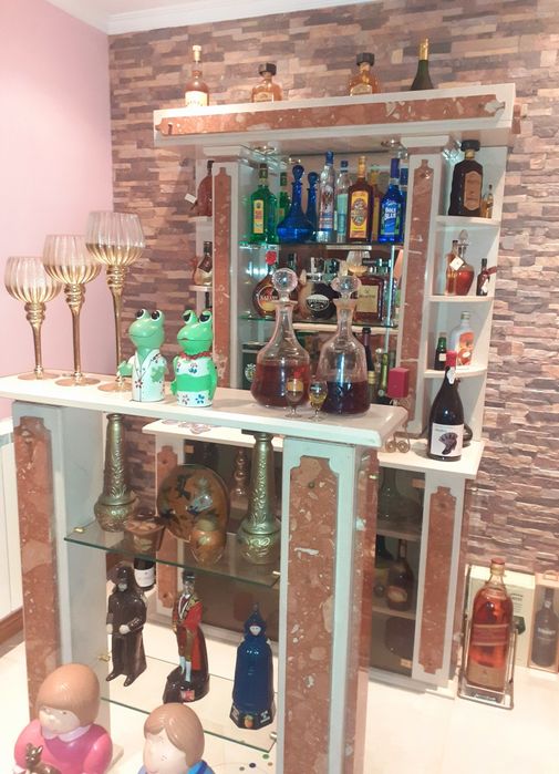 Estante, bar e mesa em marmore conjunto lindíssimo