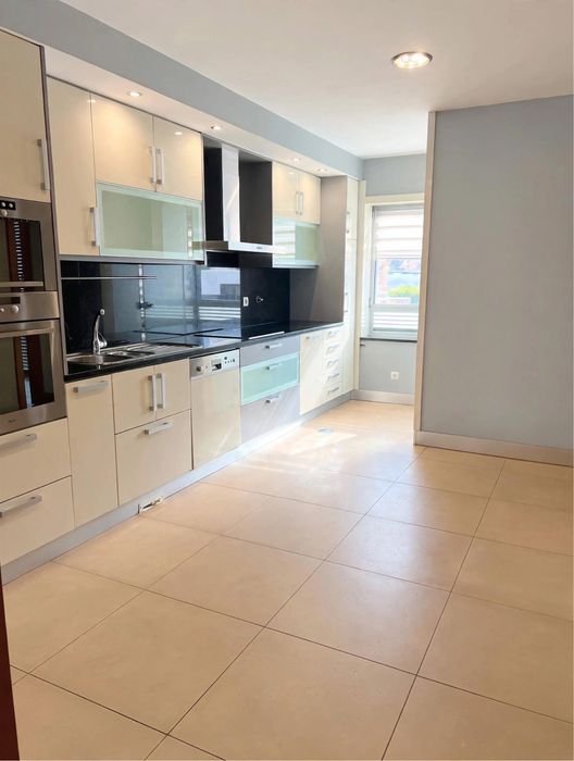 Arrendo Apartamento T2 Em Rio Tinto com Suíte e garagem individual