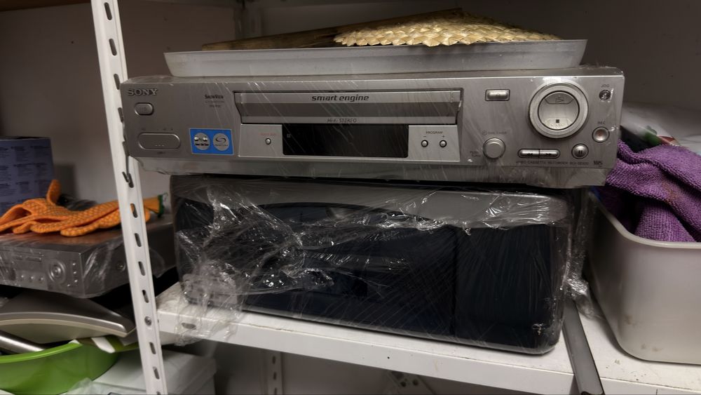 Leitor de cassetes e leitor de dvds